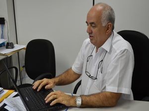Diretor clínico, João Maria, revela que feto estava sem batimento cardíaco  (Foto: Flávio Antunes/G1 SE)