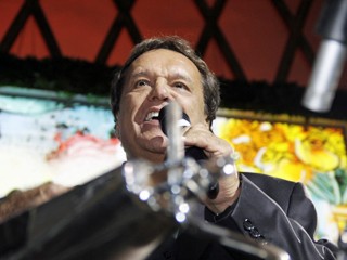 Dennis Carvalho, diretor de núcleo de Sangue Bom, comandou a festa (Foto: Nathalia Fernandes/Globo)