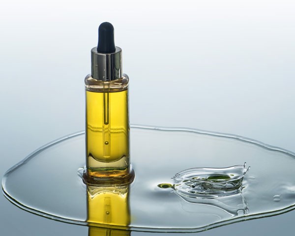 Use e abuse dos óleos para hidratação da pele e o cabelo no inverno. Saiba como! - Revista Marie Claire | Beleza