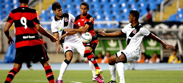 Rafinha na partida do Flamengo contra o Vasco (Foto: Guilherme Pinto / Ag. O Globo)