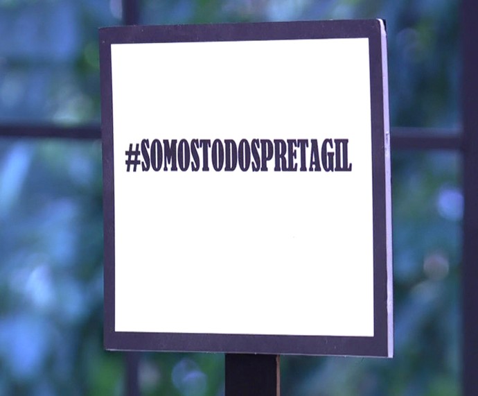 Placa em defesa de Preta Gil (Foto: TV Globo)