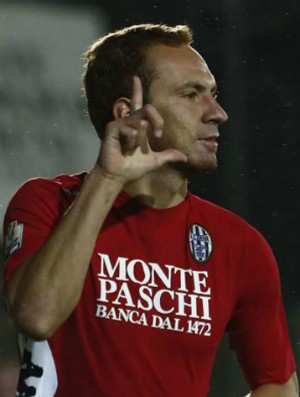 Zé Love comemora seu segundo gol na Itália, pelo Siena (Foto: Divulgação / Site Oficial Siena)