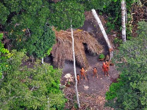 índios isolados (Foto: Gleison Miranda/ Funai/ Survival/ Divulgação)