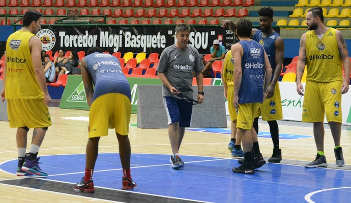 Treino Mogi das Cruzes basquete (Foto: Cairo Oliveira)