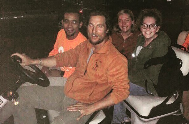  Matthew McConaughey dá carona a alunos no Texas (Foto: Reprodução/Instagram)
