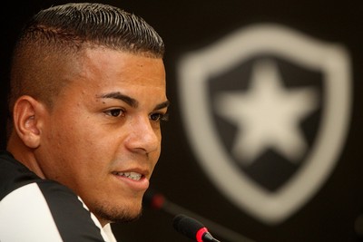 Carleto quer permanecer no Botafogo em 2016 (Foto: Vitor Silva / SSPress)