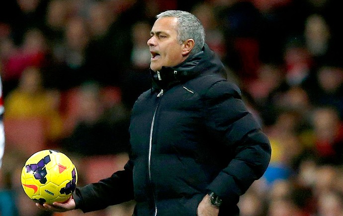 José Mourinho jogo Chelsea e Arsenal (Foto: Reuters)