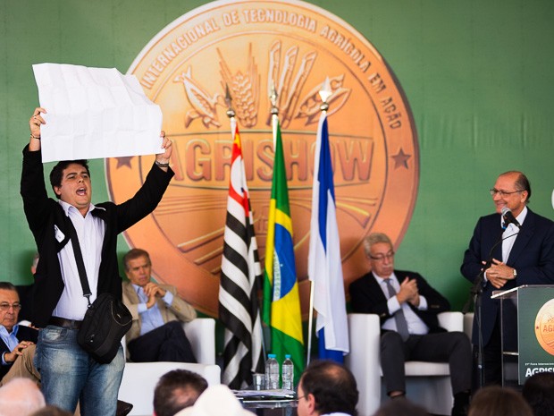 Alckmin é interrompido por manifestante na abertura da Agrishow (Foto: Érico Andrade/G1)