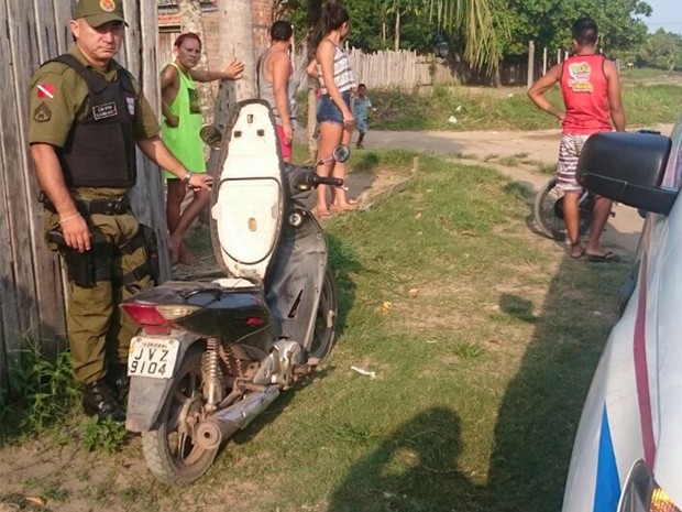 Homem foi encontrado com perfurações no corpo (Foto: Policia Militar de Oriximiná/Divulgação)