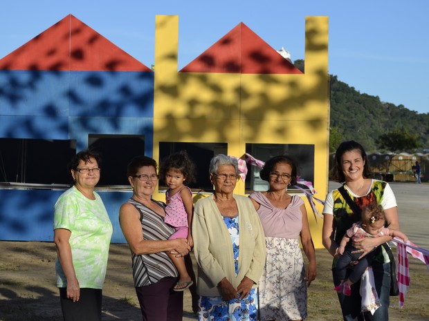 Tradição da Festa de São Pedro passa por quatro gerações da família Martins da Silva, em Vitória (Foto: Viviane Machado/ G1 ES)