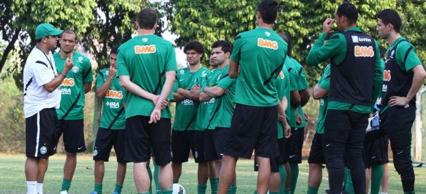 Marquinhos Santos conversa com o elenco do Coritiba (Foto: Divulgação / Site oficial do Coritiba)