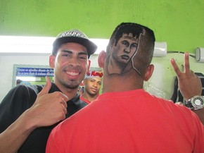 Cariocas Desenham Neymar Outros Craques E Fuleco Em Cortes De Cabelo Rio De Janeiro G1 Corte de cabelo masculino com desenho. g1 globo