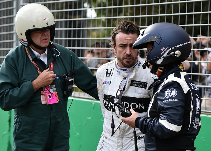 Fernando Alonso não se machucou em forte acidente no GP da Austrália (Foto: AP)