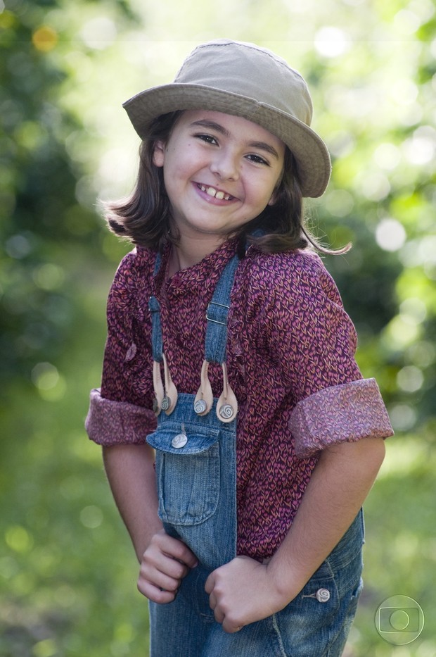 Klara Castanho, aos 10 anos, como Tonica na novela Morde & Assopra (Foto: CEDOC/Globo)