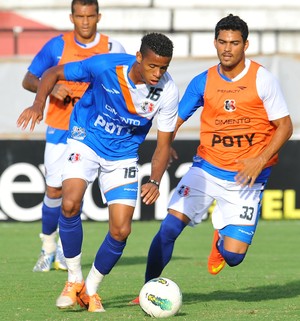 Everton Sena Santa Cruz (Foto: Aldo Carneiro / Pernambuco Press)