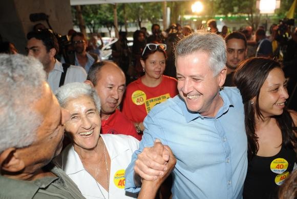 Rodrigo Rollemberg comemora resultado das eleições no DF (Foto: Wilson Dias/Agência Brasil)