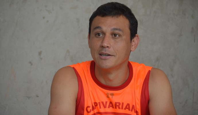 Silas atacante Capivariano (Foto: Heitor Esmeriz)