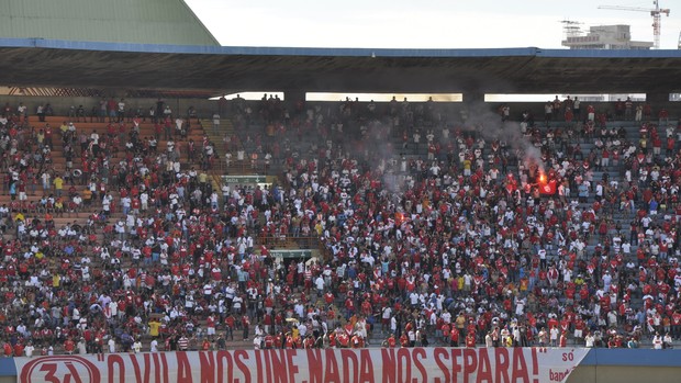 Torcedor Vila Nova (Foto: Guilherme Gonçalves)