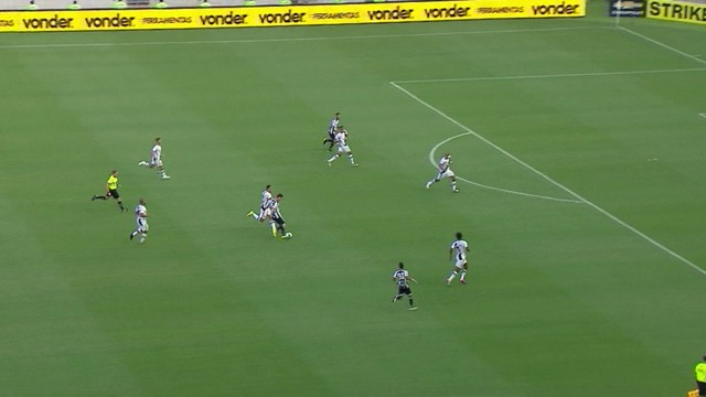 <p>
 Chute de fora da área de Felipe Menezes, e goleiro do Vasco faz a defesa em dois tempos!</p>
