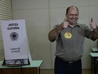 Após votar, Érico Corrêa fala em eleger vereador em Porto Alegre
