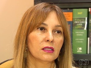 Promotora Villes pediu bloqueio de contas dos suspeitos pelo desvio (Foto: Reprodução/TV Anhanguera)