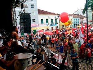 No dia do trabalho, grupo de reúne para festival de música em Salvador (Foto: Reprodução/TV Bahia)