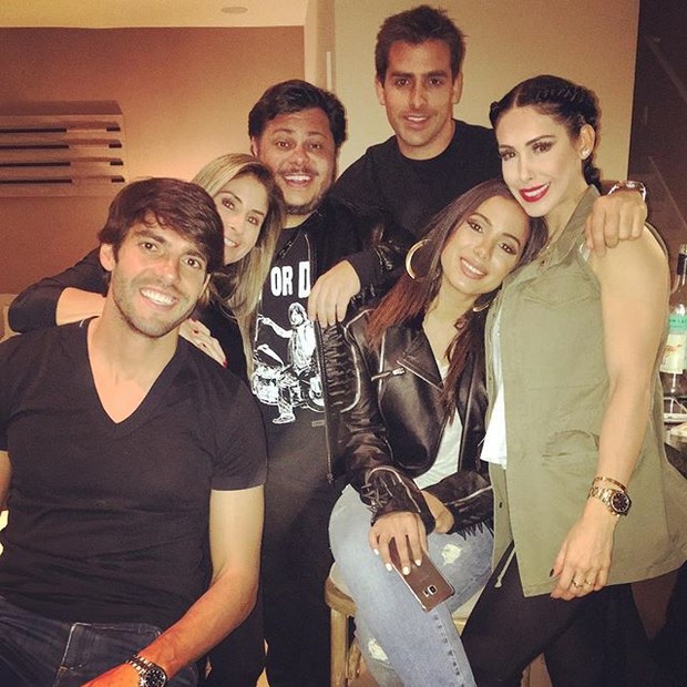Kaká, Patrícia Maldonado, Marcus Majella, Rodrigo Branco, Anitta e Bella Falconi em festa em Orlando, nos Estados Unidos (Foto: Instagram/ Reprodução)
