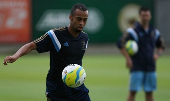 De volta após lesão, Wesley pede equipe atenta contra o Bragantino