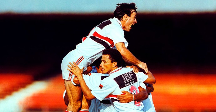 Pintado comemora gol do São Paulo sobre o Bragantino em 1993 (Foto: Arquivo / Ag. Estado)