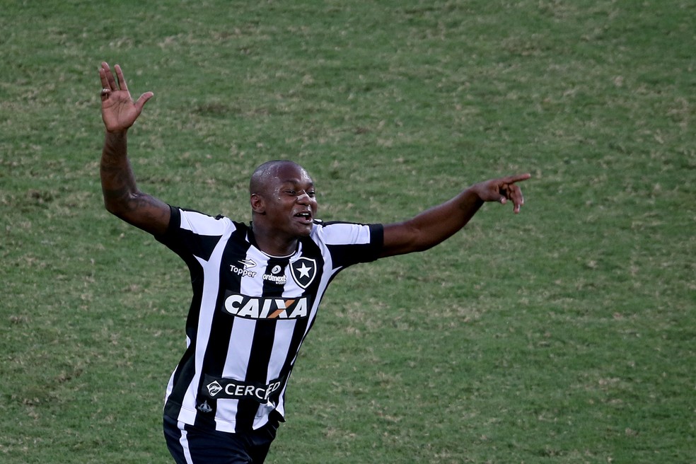 Sassá entra na mira do Flamengo para 2018 (Foto: Satiro Sodré/SSPress/Botafogo. )