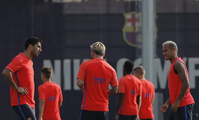 Suárez, Messi e Neymar voltaram a treinar juntos depois de muito tempo
