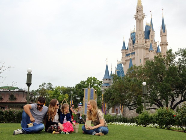 Angélica curte dia na Disney com família de Fernanda Rodrigues (Foto: Divulgação / Rede Globo)