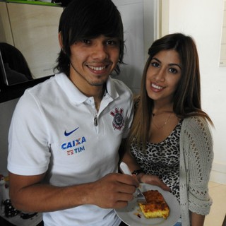 Ángel Romero, do Corinthians, com sua noiva, Gabriela Miskirich (Foto: Marcelo Braga) Ángel Romero, do Corinthians, com sua noiva, Gabriela Miskirich (Foto: Marcelo Braga)