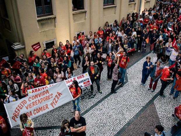 Greve dos servidores muncipais de Florianópolis - protesto nesta quarta (13) (Foto: Matheus Lobo Pismel/ Sintrasem)