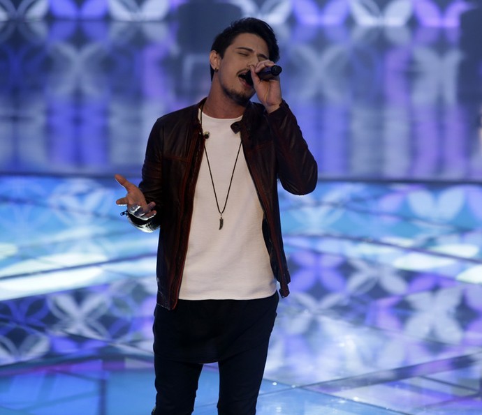 Dan Costa abriu a noite de apresentações da Semifinal do 'The Voice' (Foto: Artur Meninea/Gshow) Dan Costa abriu a noite de apresentações da Semifinal do 'The Voice' (Foto: Artur Meninea/Gshow)