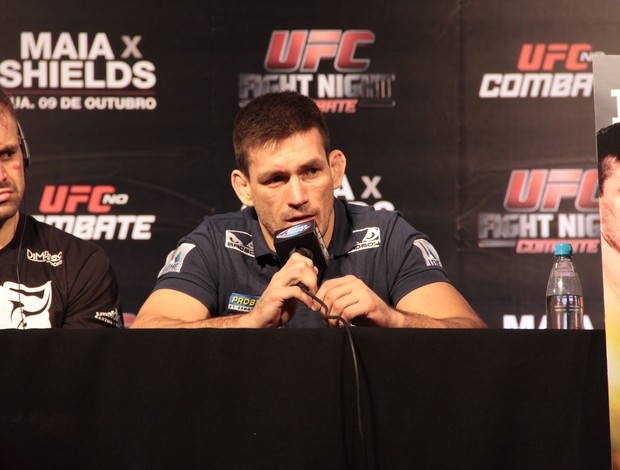 Demian Maia coletiva UFC Barueri (Foto: Rodrigo Malinverni)