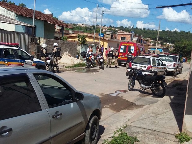 Socorro a vítimas de troca de tiros em Nova Serrana (Foto: PM/Divulgação)