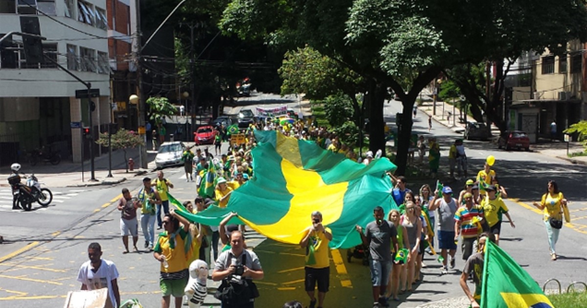 G Grupo Protesta Na Regi O Centro Sul De Bh Contra Presidente Dilma