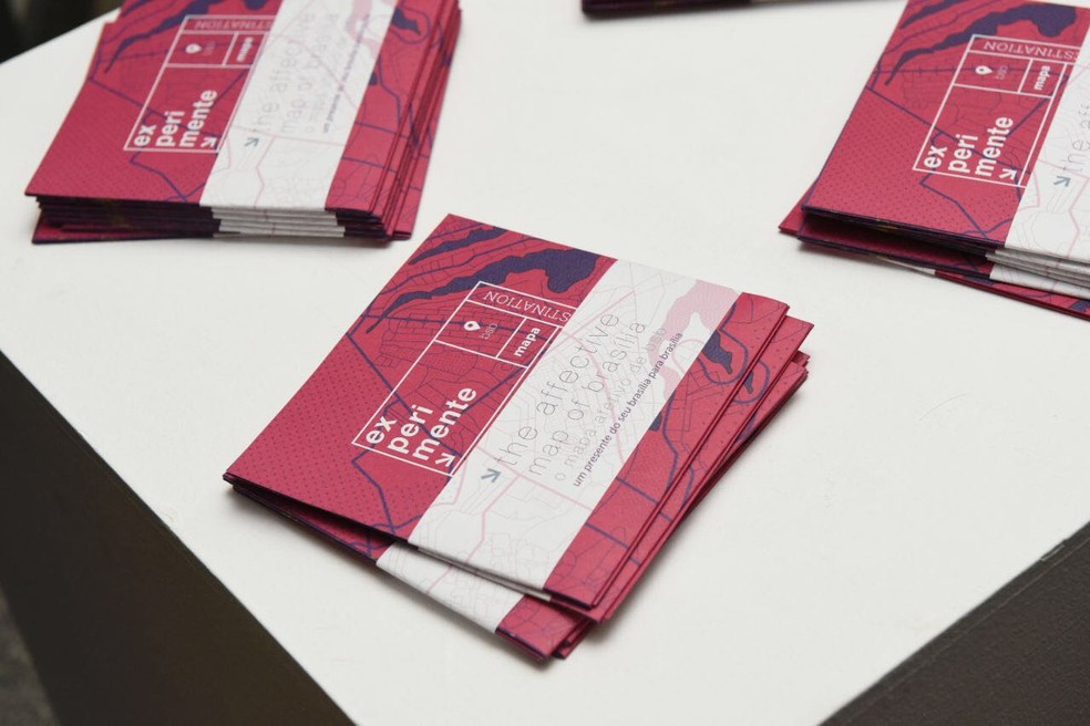 Mapas distribuídos gratuitamente para turistas e moradores com o guia afetivo do brasiliense (Foto: Telmo Ximenes/Divulgação)