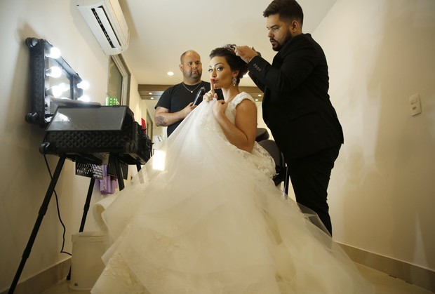 Laura quase pronta para o casamento (Foto: Marcos Serra Lima / Ego)