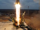 Dois russos e um americano decolam rumo à Estação Espacial Internacional