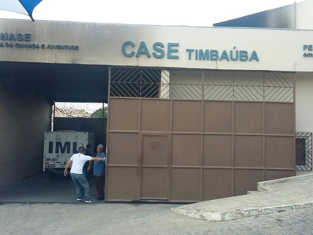 Três jovens morreram durante motim na Case de Timbaúba, na Mata Norte (Foto: Cacyone Gomes/TV Globo)