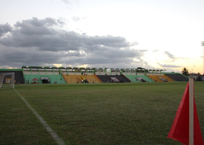 Estádio Aluízio Ferreira (Foto: Jheniffer Núbia)