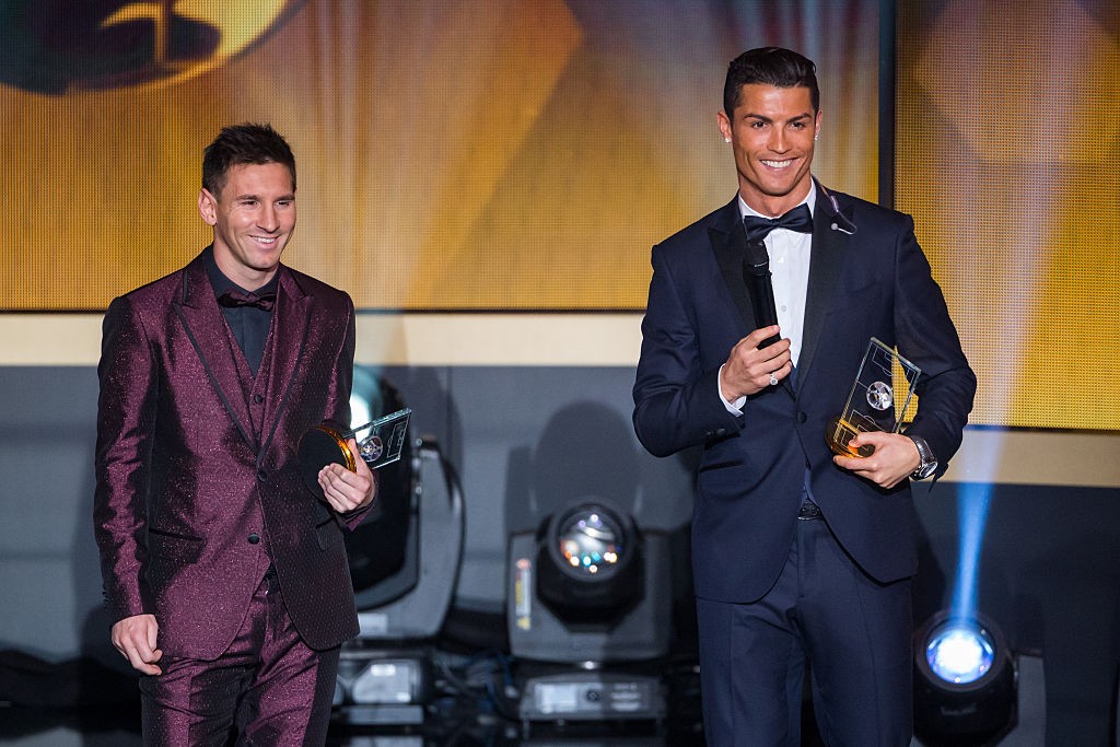 Lionel Messi e Cristiano Ronaldo na cerimônia de entrega da Bola de Ouro em 2014 (Foto: Philipp Schmidli/Getty Images)