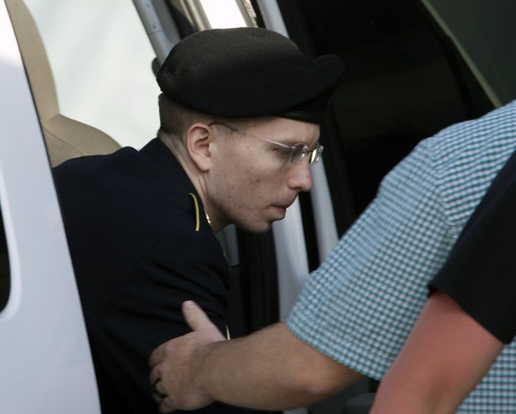 O militar americano Bradley Manning chega ao tribunal em Fort Meade, no Estado de Maryland, nos Estados Unidos, para mais um dia de julgamento. Ele é acusado de enviar documentos confidenciais para o Wikileaks, e pode inclusive pegar prisão perpétua