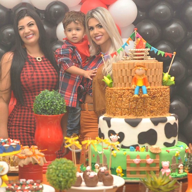 Janaina Santucci organiza arraiá junino para comemorar o aniversário do filho  (Foto: Divulgação/ MF Models)