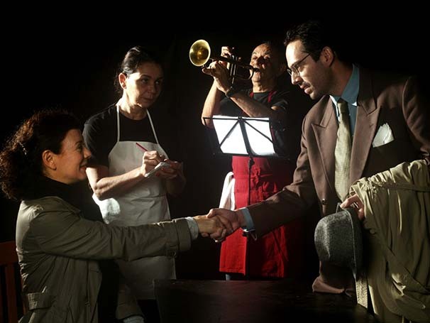 Cena da peça "Breve Encontro", escrita e dirigida por Eduardo Wotzik (Foto: Divulgação)