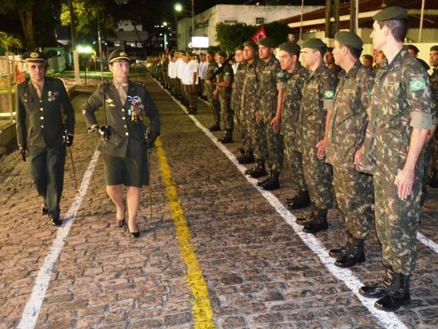 Major Carla Clausi é a primeira mulher a comandar uma unidade do Exército Brasileiro, em João Pessoa (Foto: Cap Carolina Alves/HGuJP)