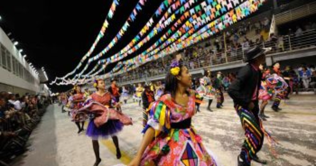 Festival de Arraiás agita Vitória com 22 quadrilhas - Globo.com