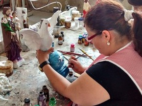 Confeccao De Imagens Do Divino Ajuda A Manter Viva Tradicao Em Mogi Festa Do Divino 2015 G1